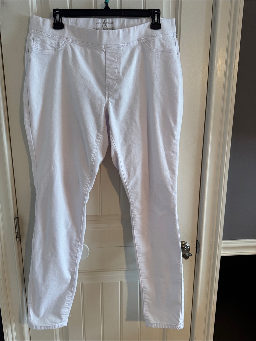 White denim legging